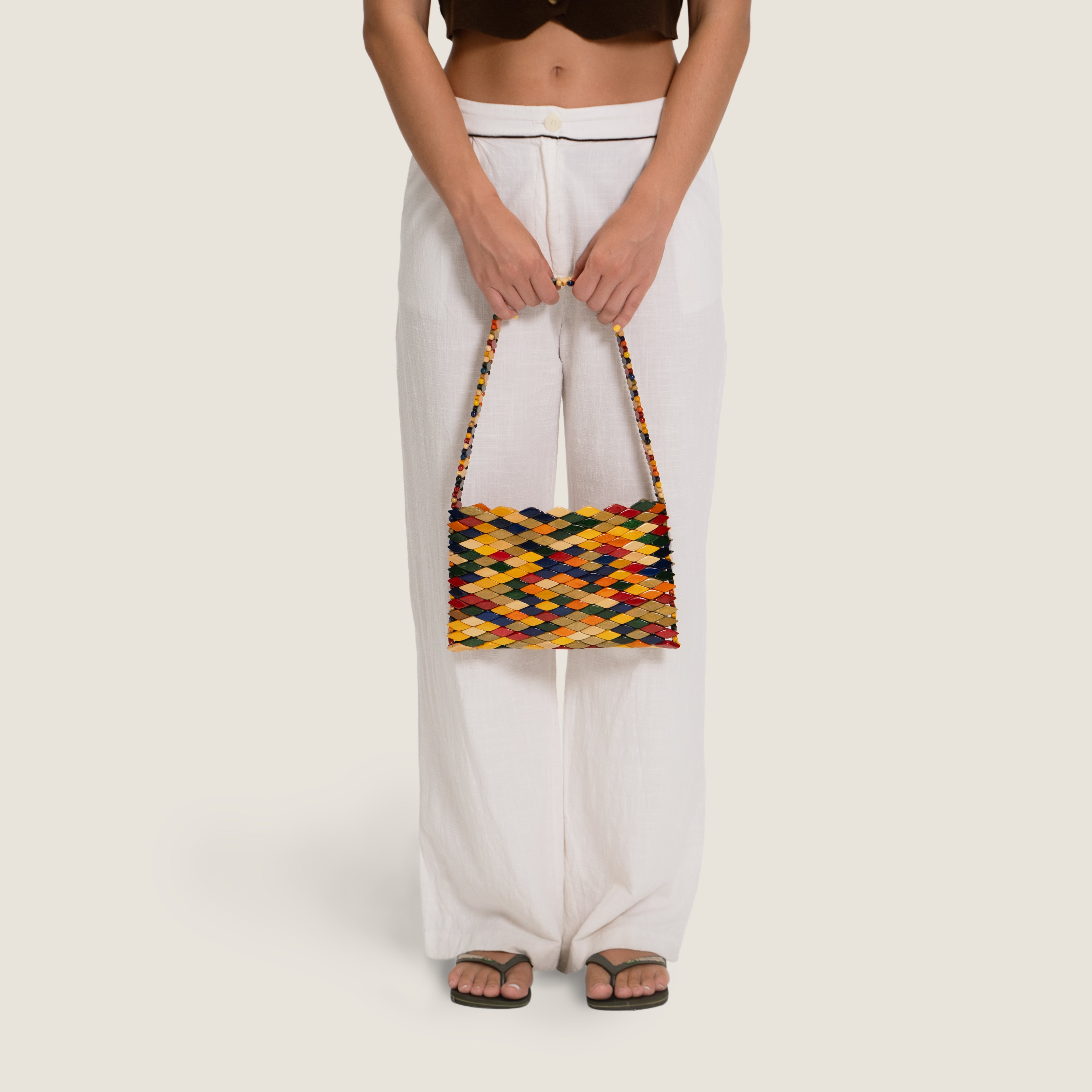 DENGO – Bolso artesanal de madera multicolor