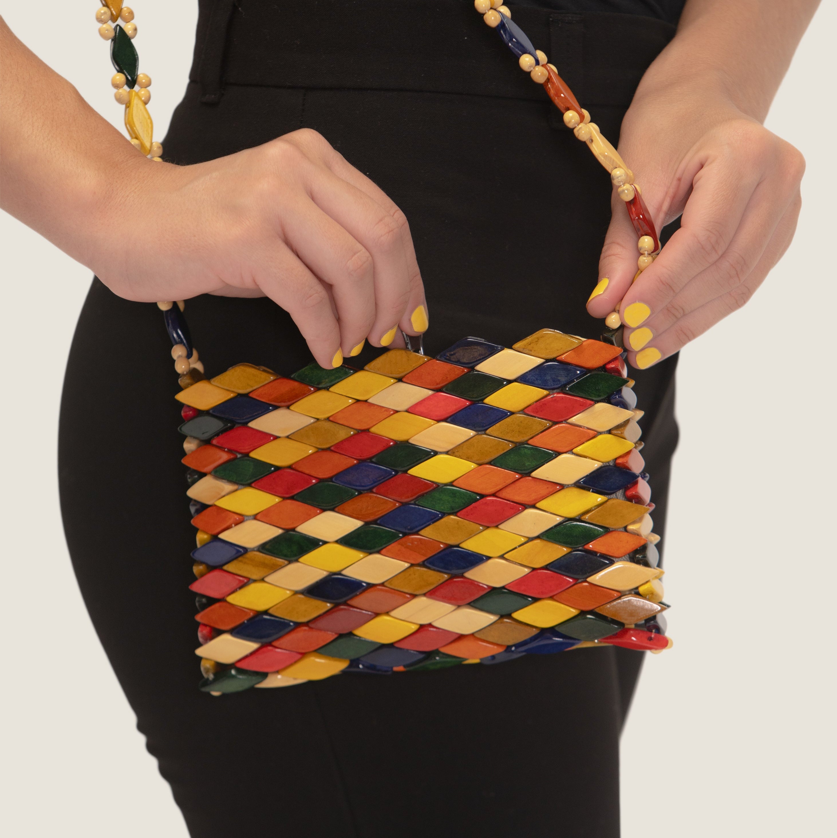 DENGO pequeño – Bolso artesanal de madera multicolor