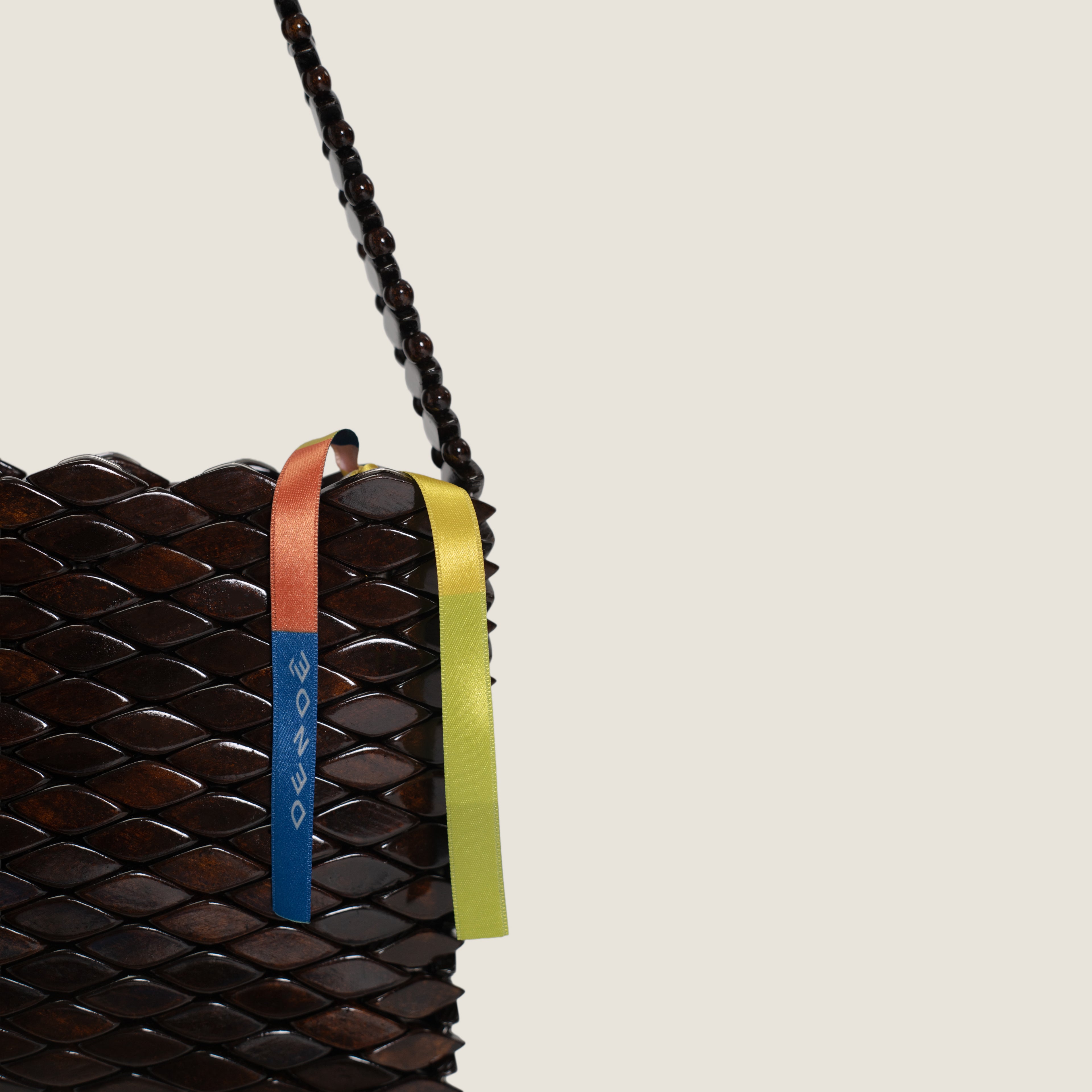 LAÇO – Bolso artesanal de madera marrón oscuro